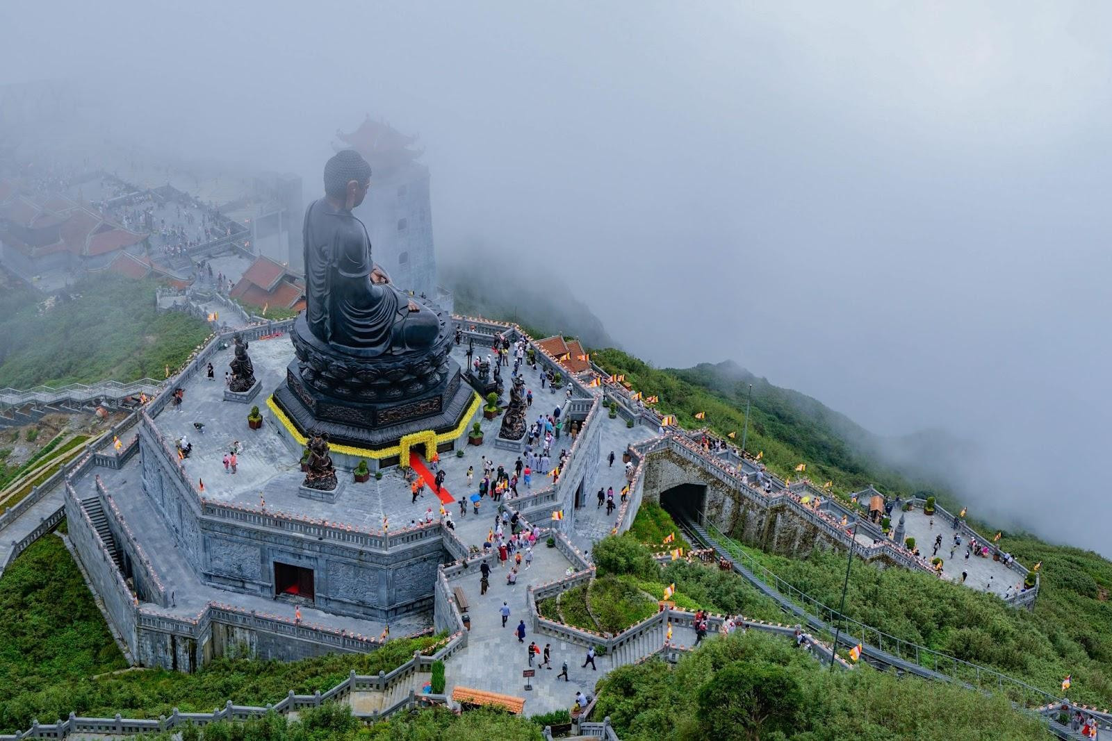 Mùa Vu Lan báo hiếu, phật tử tìm về đỉnh thiêng Fansipan bái Phật, cầu bình an tới đấng sinh thành ảnh 1 Mùa Vu Lan báo hiếu, phật tử tìm về đỉnh thiêng Fansipan bái Phật, cầu bình an tới đấng sinh thành ảnh 1