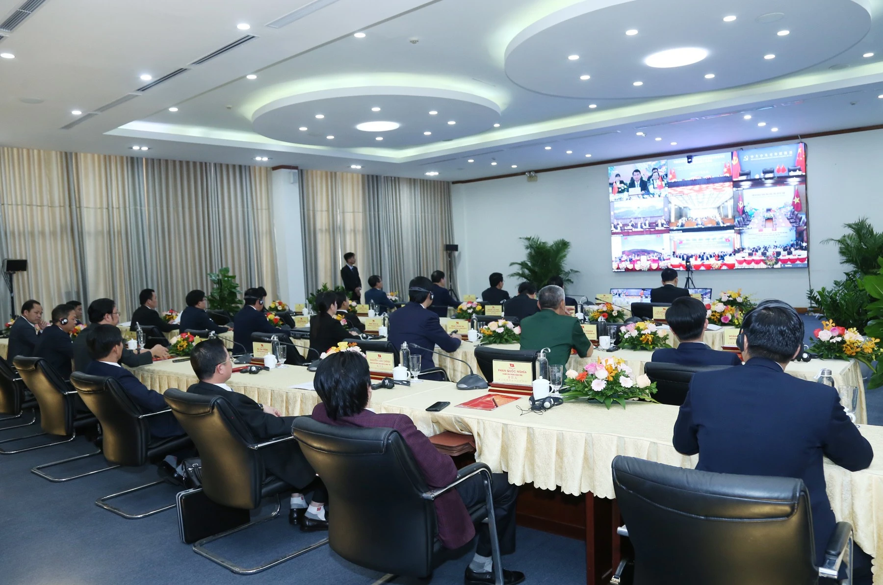 Thu hoạch lúa hữu cơ tại Hợp tác xã dịch vụ nông nghiệp và thủy sản Ông Muộn, xã Lý Văn Lâm, thành phố Cà Mau, tỉnh Cà Mau.