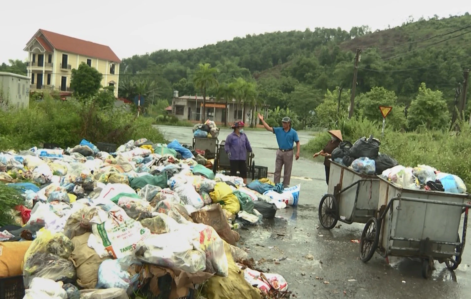 Có nhiều thời điểm, lượng rác tồn đọng rất lớn.