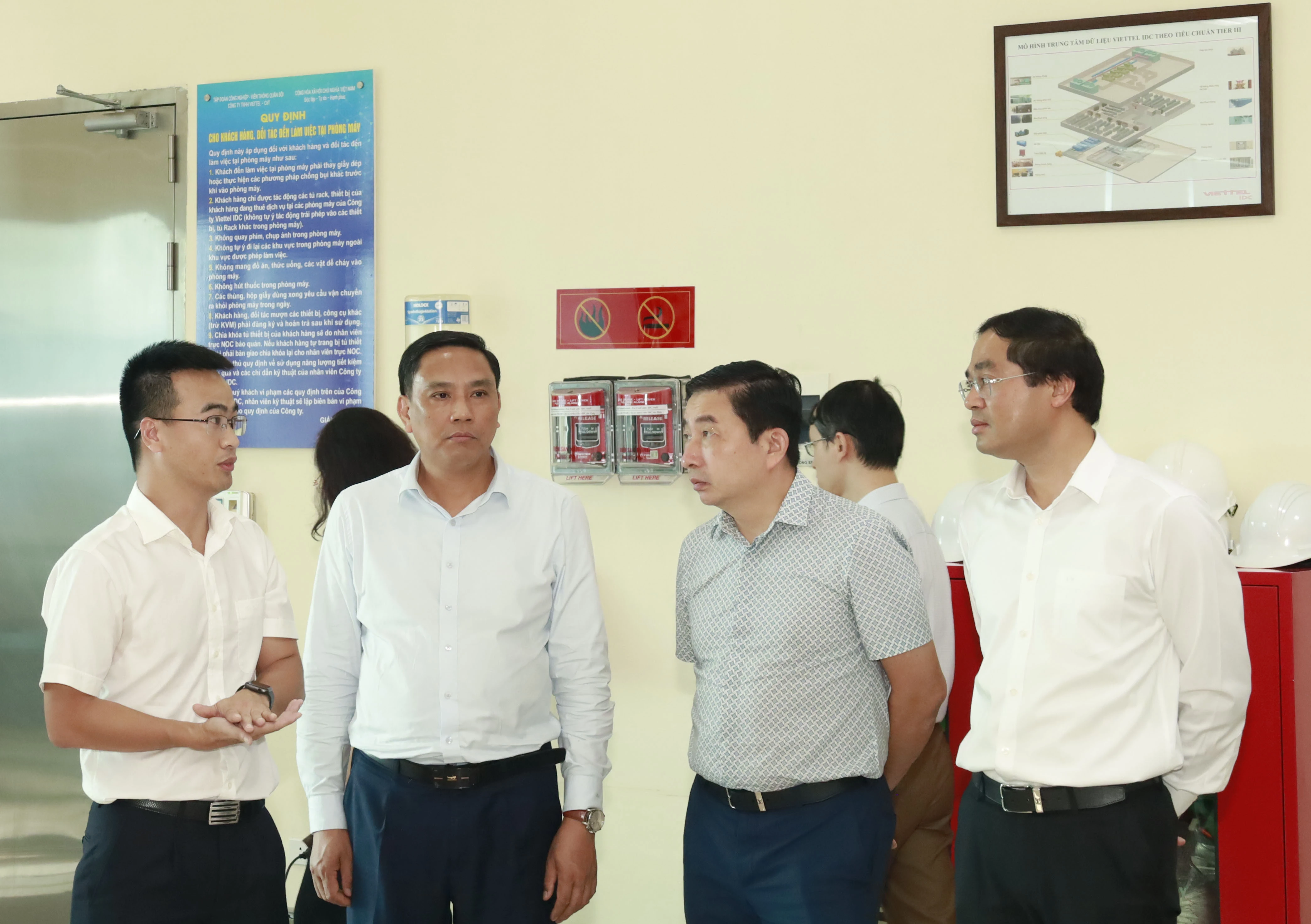 Bức tranh mùa vàng đẹp ngỡ ngàng của đồi mâm xôi ở Yên Bái - Ảnh 2.