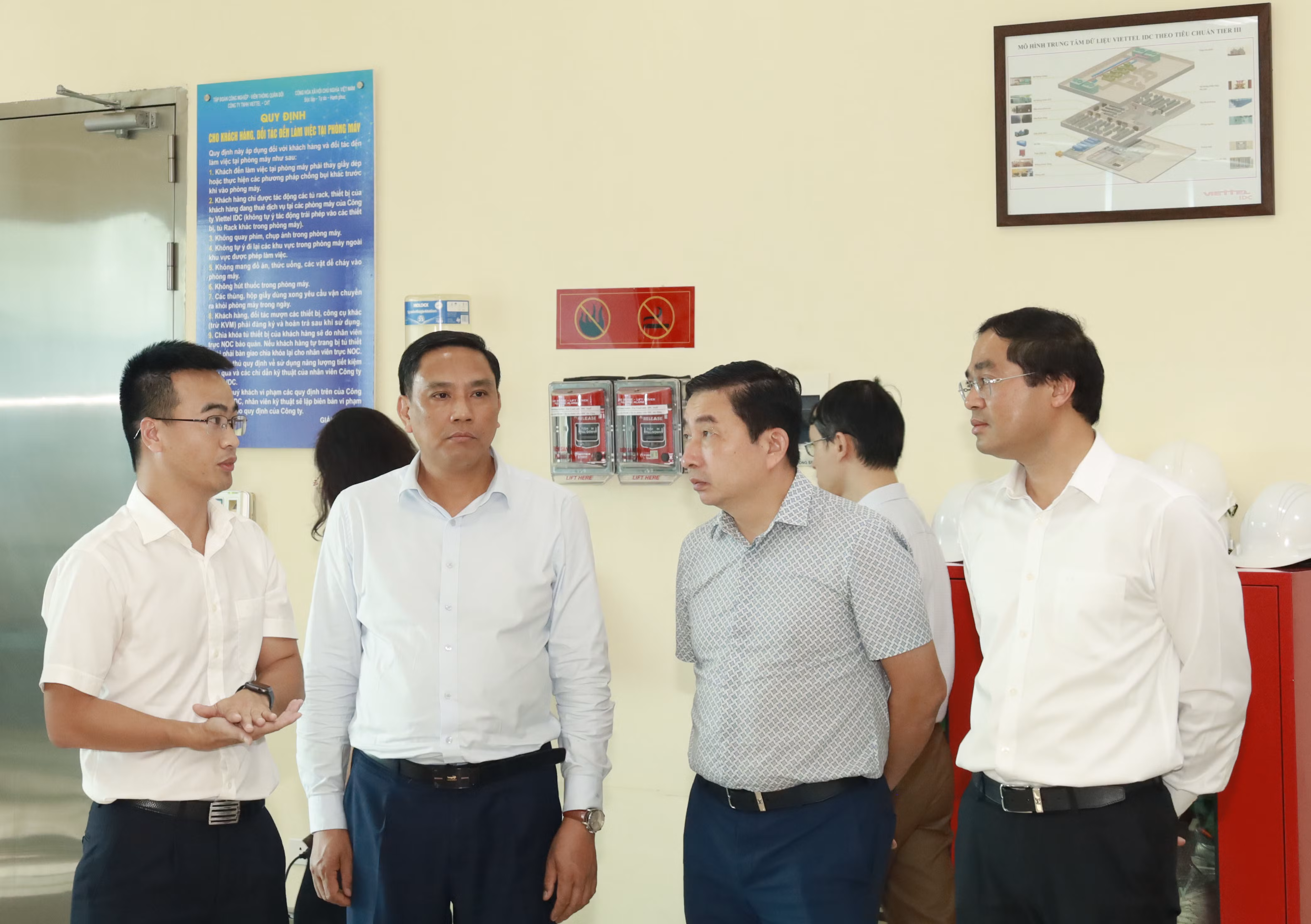 Bức tranh mùa vàng đẹp ngỡ ngàng của đồi mâm xôi ở Yên Bái - Ảnh 2.