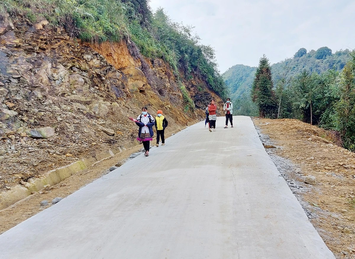 Thênh thang Hồng Ngài ảnh 1