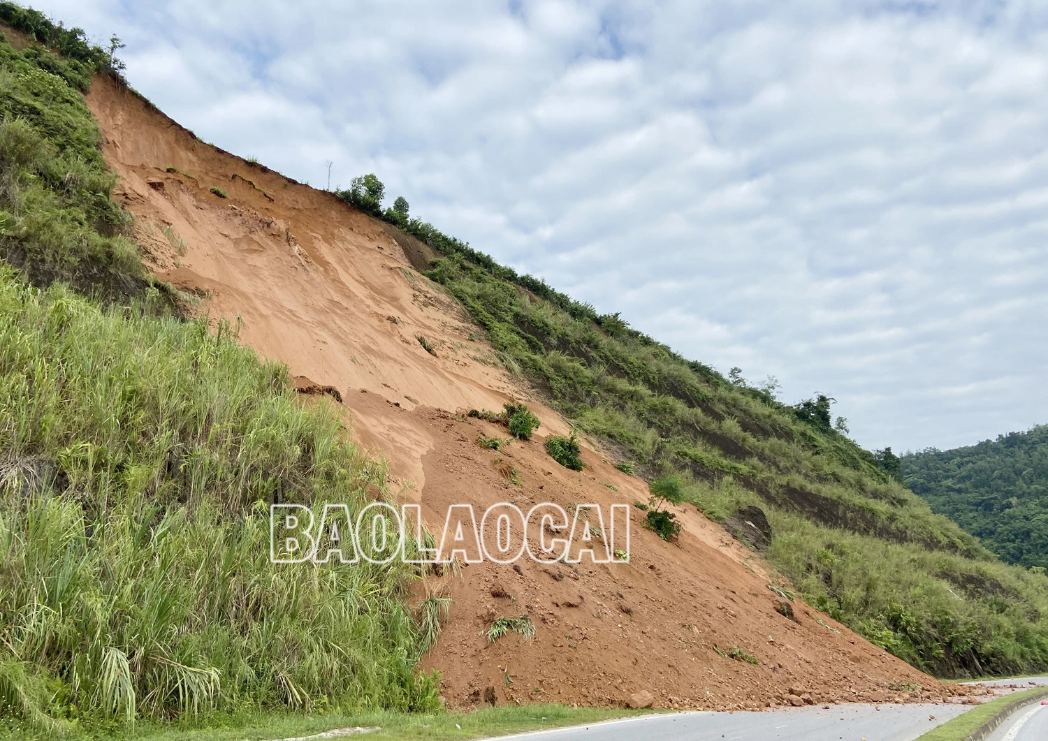 Bản Phiệt: Sạt ta luy dương gây nguy hiểm trên Quốc lộ 70 ảnh 1