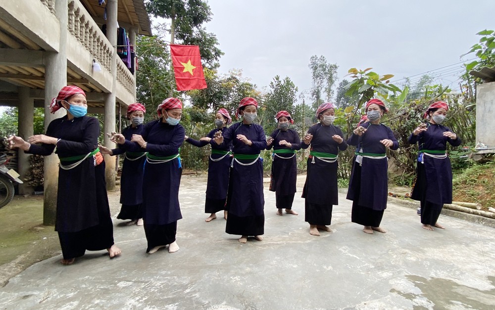 Điệu Then được người Tày nơi đây giữ gìn và phát huy.