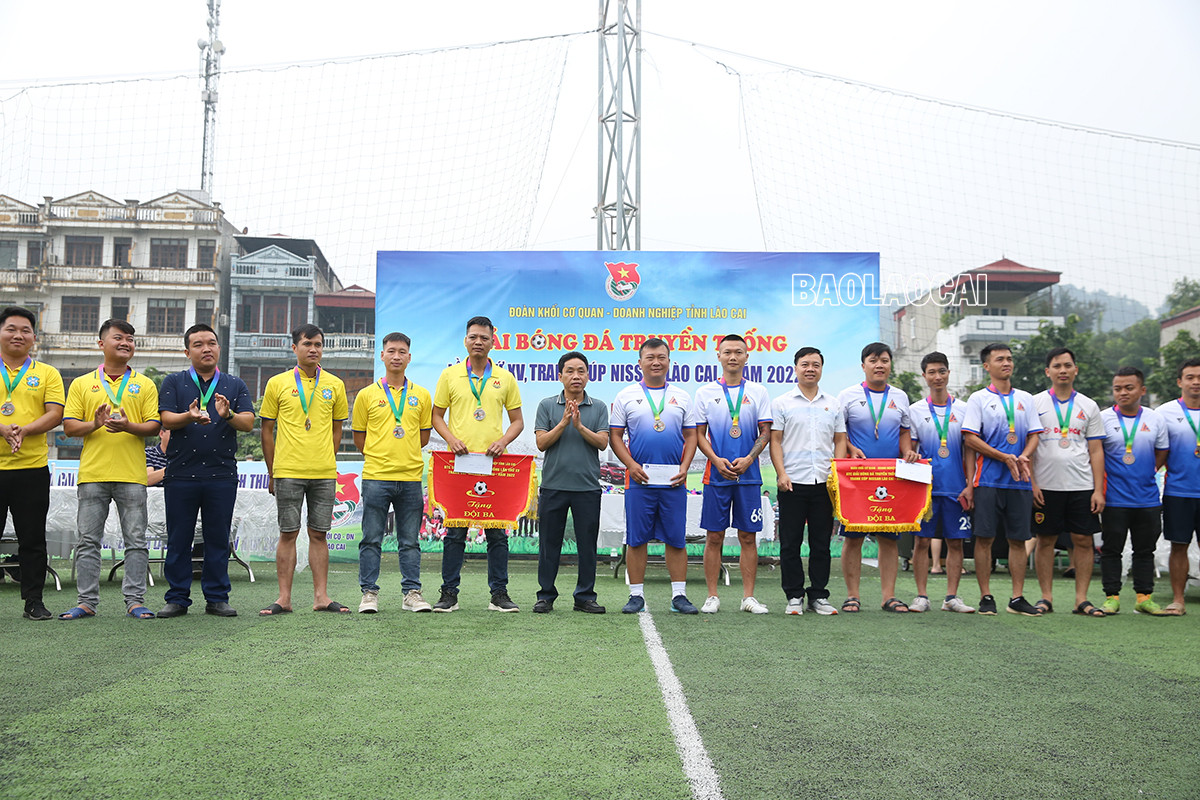 Đội bóng Công ty TNHH Khoáng sản và Luyện kim Việt Trung vô địch giải bóng đá Cup Nissan Lào Cai năm 2022 ảnh 10 Đội bóng Công ty TNHH Khoáng sản và Luyện kim Việt Trung vô địch giải bóng đá Cup Nissan Lào Cai năm 2022 ảnh 10