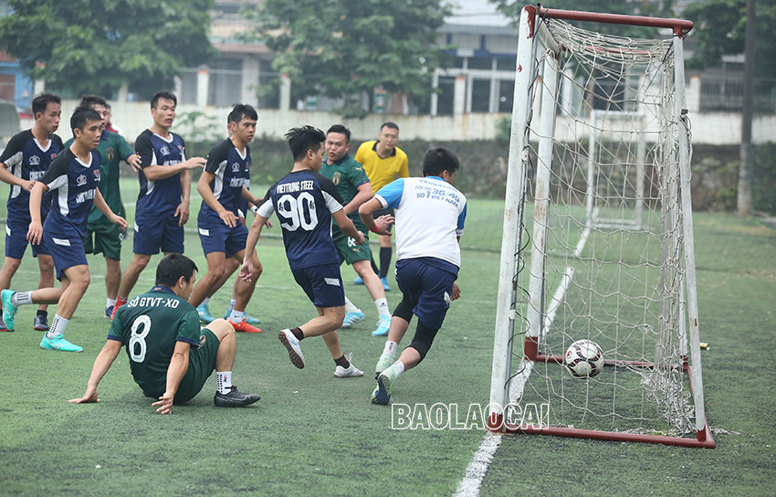 Đội bóng Công ty TNHH Khoáng sản và Luyện kim Việt Trung vô địch giải bóng đá Cup Nissan Lào Cai năm 2022 ảnh 4