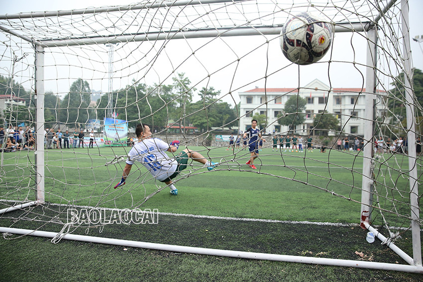 Đội bóng Công ty TNHH Khoáng sản và Luyện kim Việt Trung vô địch giải bóng đá Cup Nissan Lào Cai năm 2022 ảnh 5