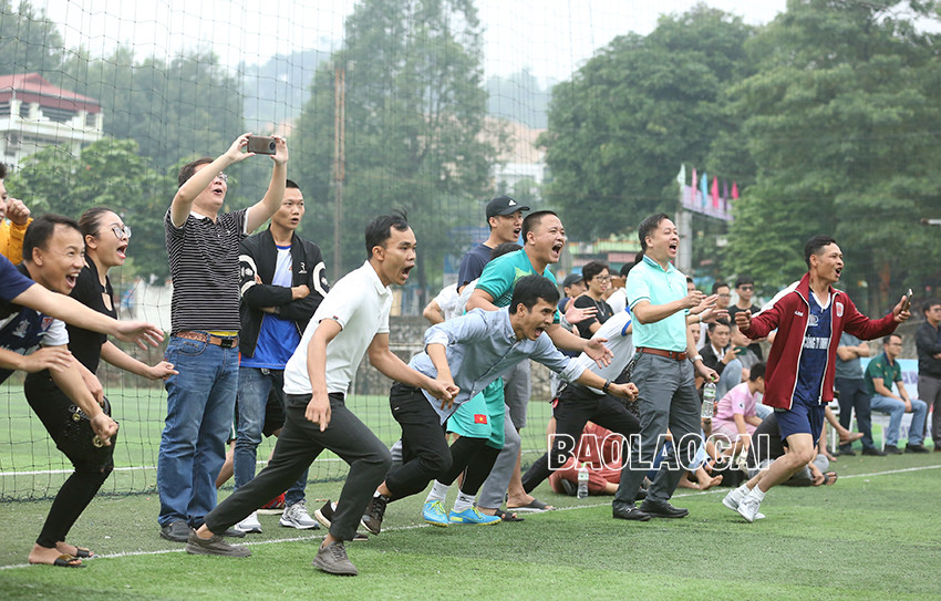 Đội bóng Công ty TNHH Khoáng sản và Luyện kim Việt Trung vô địch giải bóng đá Cup Nissan Lào Cai năm 2022 ảnh 7