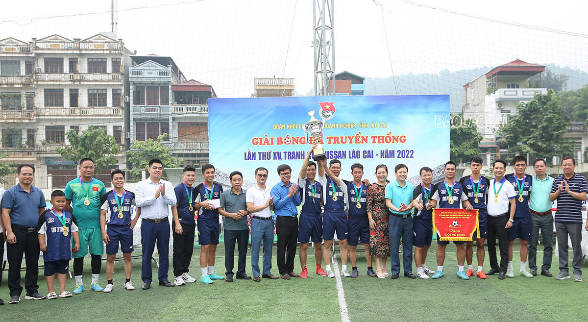 Đội bóng Công ty TNHH Khoáng sản và Luyện kim Việt Trung vô địch giải bóng đá Cup Nissan Lào Cai năm 2022 ảnh 8 Đội bóng Công ty TNHH Khoáng sản và Luyện kim Việt Trung vô địch giải bóng đá Cup Nissan Lào Cai năm 2022 ảnh 8