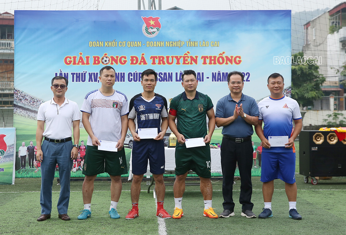 Đội bóng Công ty TNHH Khoáng sản và Luyện kim Việt Trung vô địch giải bóng đá Cup Nissan Lào Cai năm 2022 ảnh 11 Đội bóng Công ty TNHH Khoáng sản và Luyện kim Việt Trung vô địch giải bóng đá Cup Nissan Lào Cai năm 2022 ảnh 11