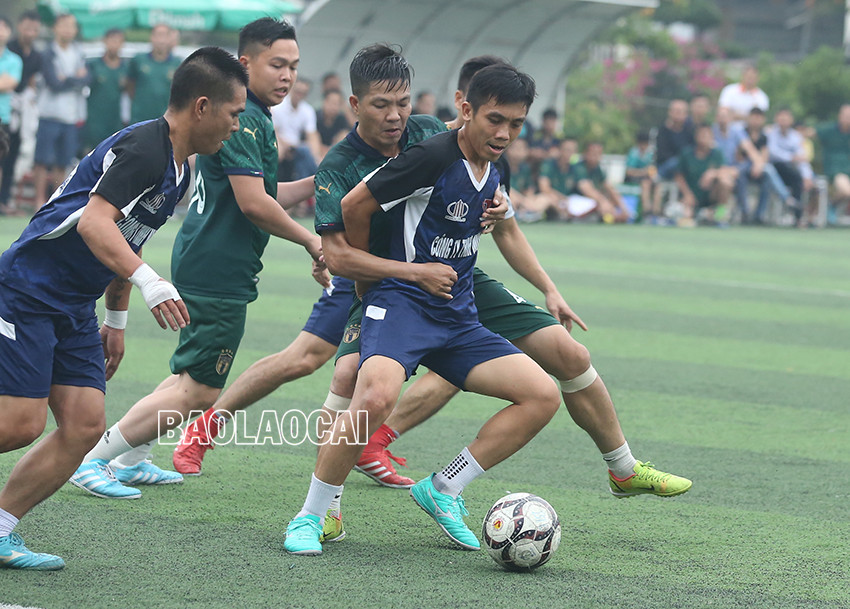 Đội bóng Công ty TNHH Khoáng sản và Luyện kim Việt Trung vô địch giải bóng đá Cup Nissan Lào Cai năm 2022 ảnh 3