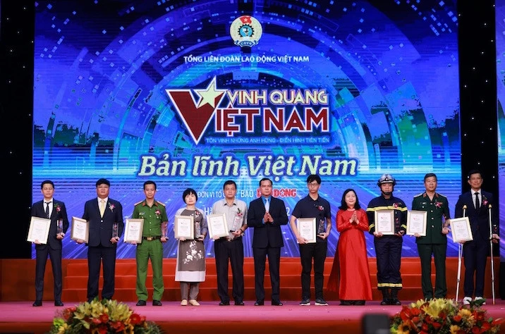 Vinh quang Việt Nam lần thứ 17: Tôn vinh 7 tập thể, 6 cá nhân tiêu biểu ảnh 1
