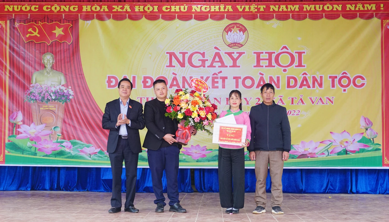 Các đồng chí lãnh đạo dự Ngày hội Đại đoàn kết toàn dân tộc năm 2022 ảnh 13