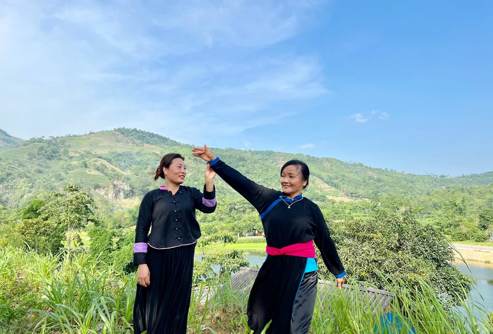 Đậm đà bản sắc văn hóa dân tộc qua hội thi dân vũ ảnh 4