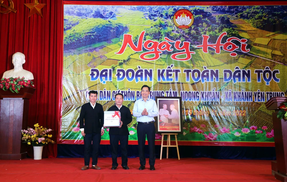 Các đồng chí lãnh đạo dự Ngày hội Đại đoàn kết toàn dân tộc năm 2022 ảnh 4