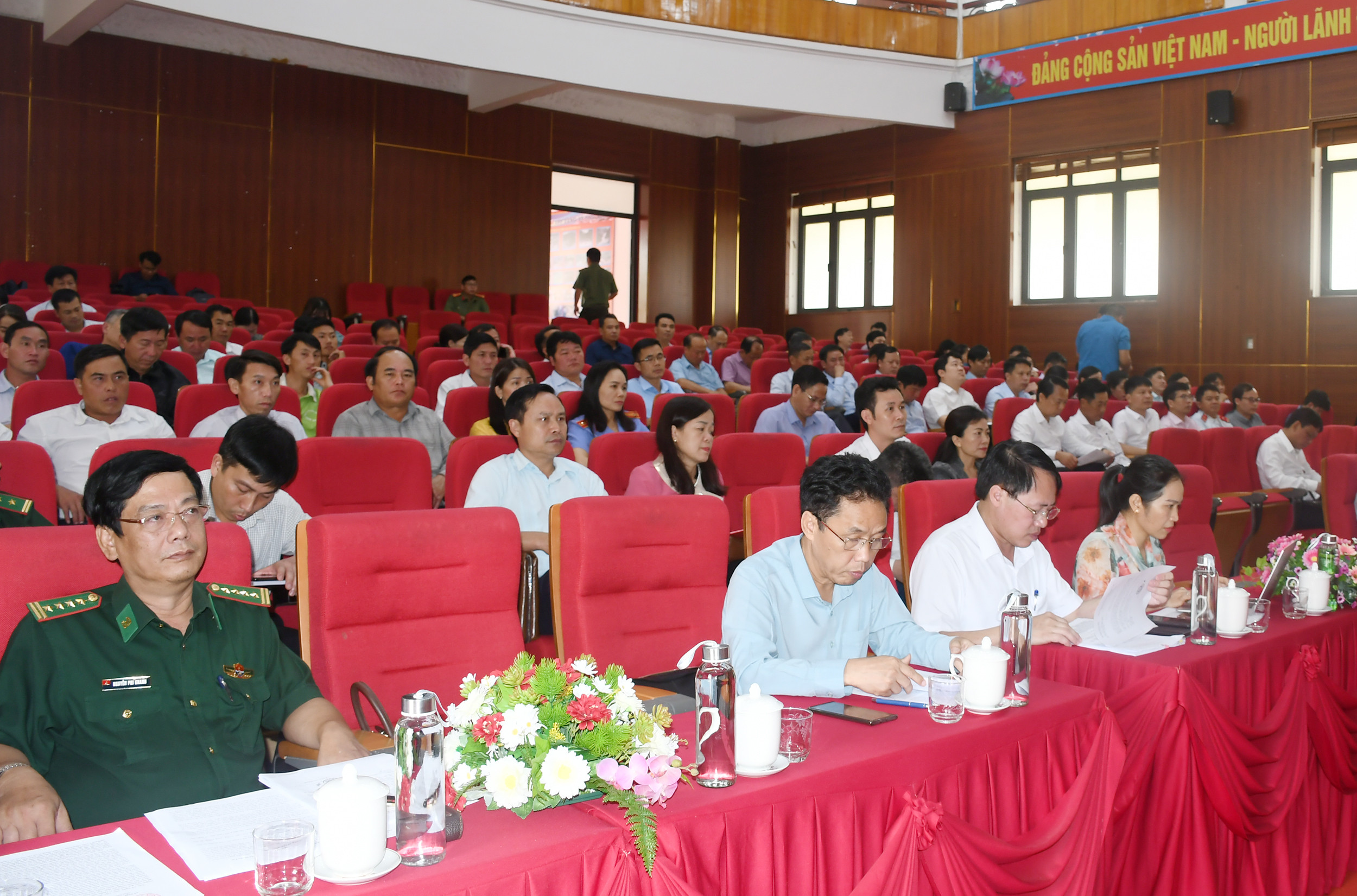 Các đại biểu dự hội nghị.