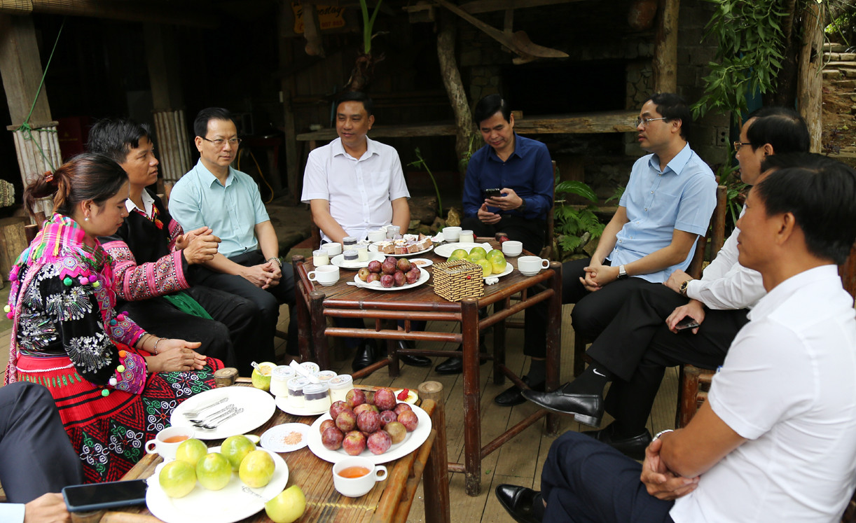Đoàn công tác tỉnh Lào Cai khảo sát, trao đổi kinh nghiệm sản xuất nông nghiệp, du lịch tại tỉnh Sơn La ảnh 8