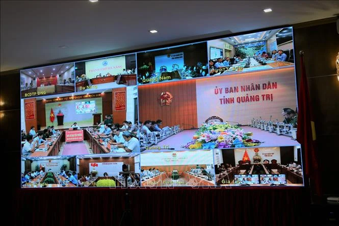 Buổi họp được tổ chức trực tuyến. Buổi họp được tổ chức trực tuyến.