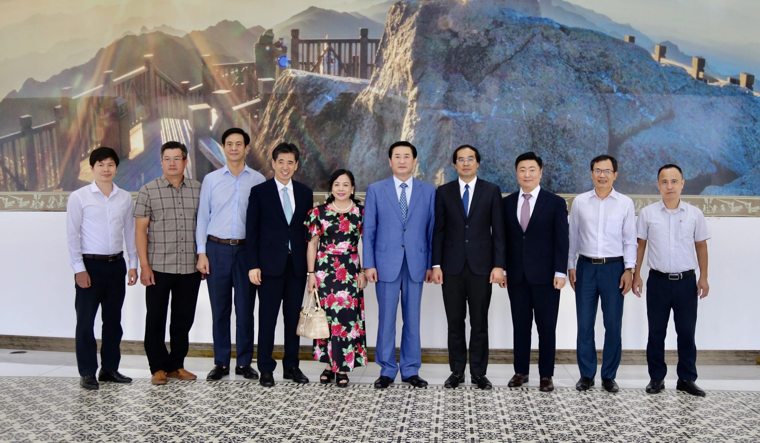 Chủ tịch UBND tỉnh Trịnh Xuân Trường tiếp và làm việc với Đoàn Chủ tịch Hiệp hội Kinh tế Văn hóa Hàn Quốc - Việt Nam ảnh 5