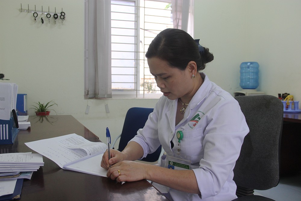 Bác sỹ Nguyễn Thị Hồng Thương làm việc tại Bệnh viện Dã chiến số 1.