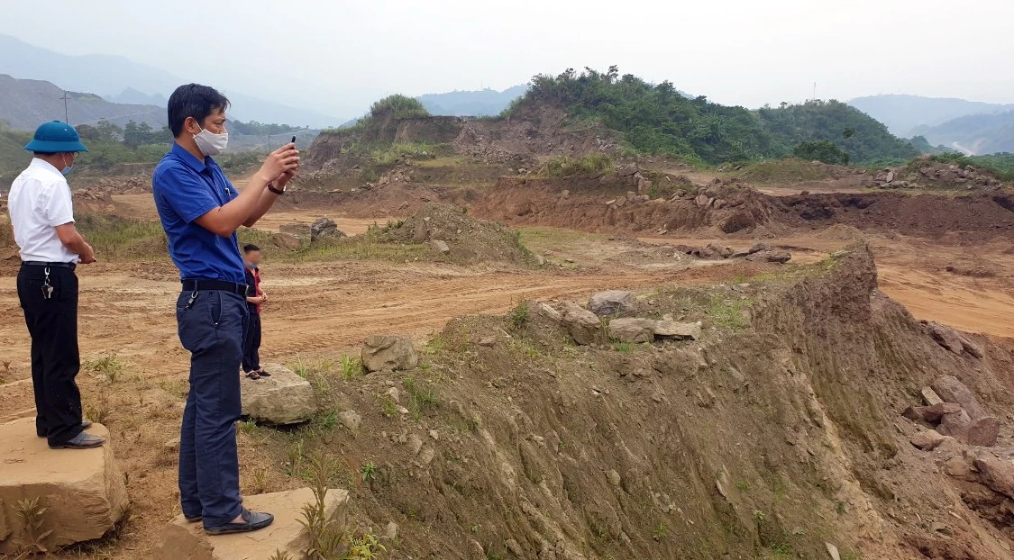 Nhiều lần cơ quan chức năng đã kiểm tra và có xử phạt đơn vị khai thác tại Khai trường Ngòi Đum – Đông Hồ nhưng việc khắc phục hậu quả vẫn chưa được thực hiện nghiêm túc.