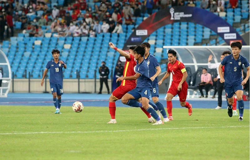U23 Việt Nam thi đấu quả cảm trước Thái Lan.
