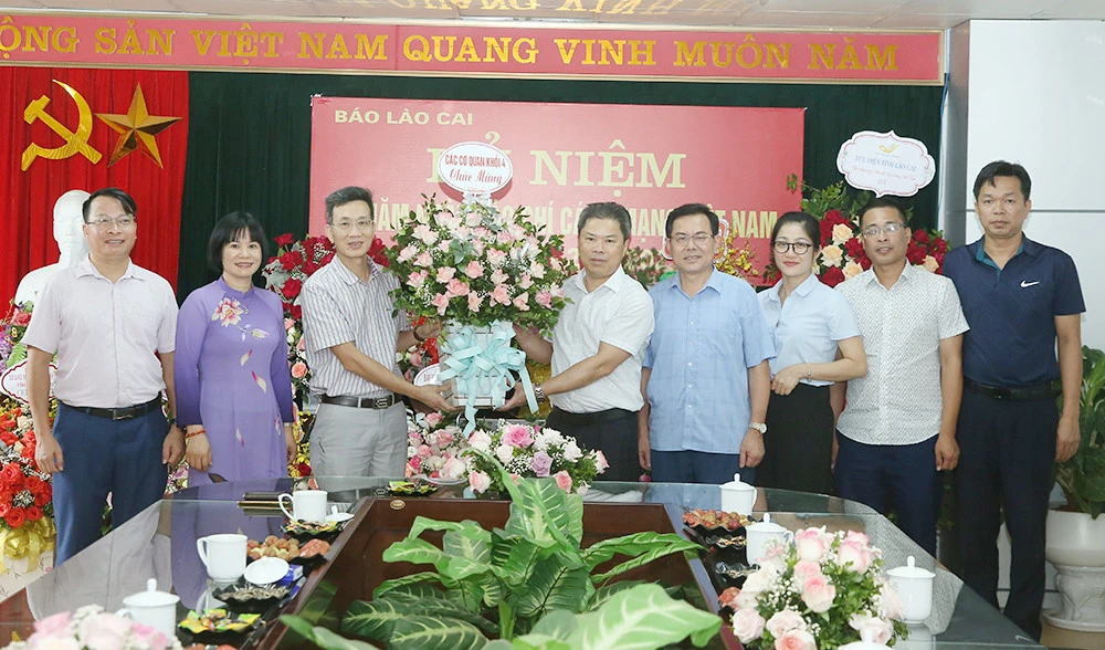 Các cơ quan, đơn vị, địa phương chúc mừng Báo Lào Cai nhân 97 năm Ngày Báo chí cách mạng Việt Nam ảnh 15 Các cơ quan, đơn vị, địa phương chúc mừng Báo Lào Cai nhân 97 năm Ngày Báo chí cách mạng Việt Nam ảnh 15