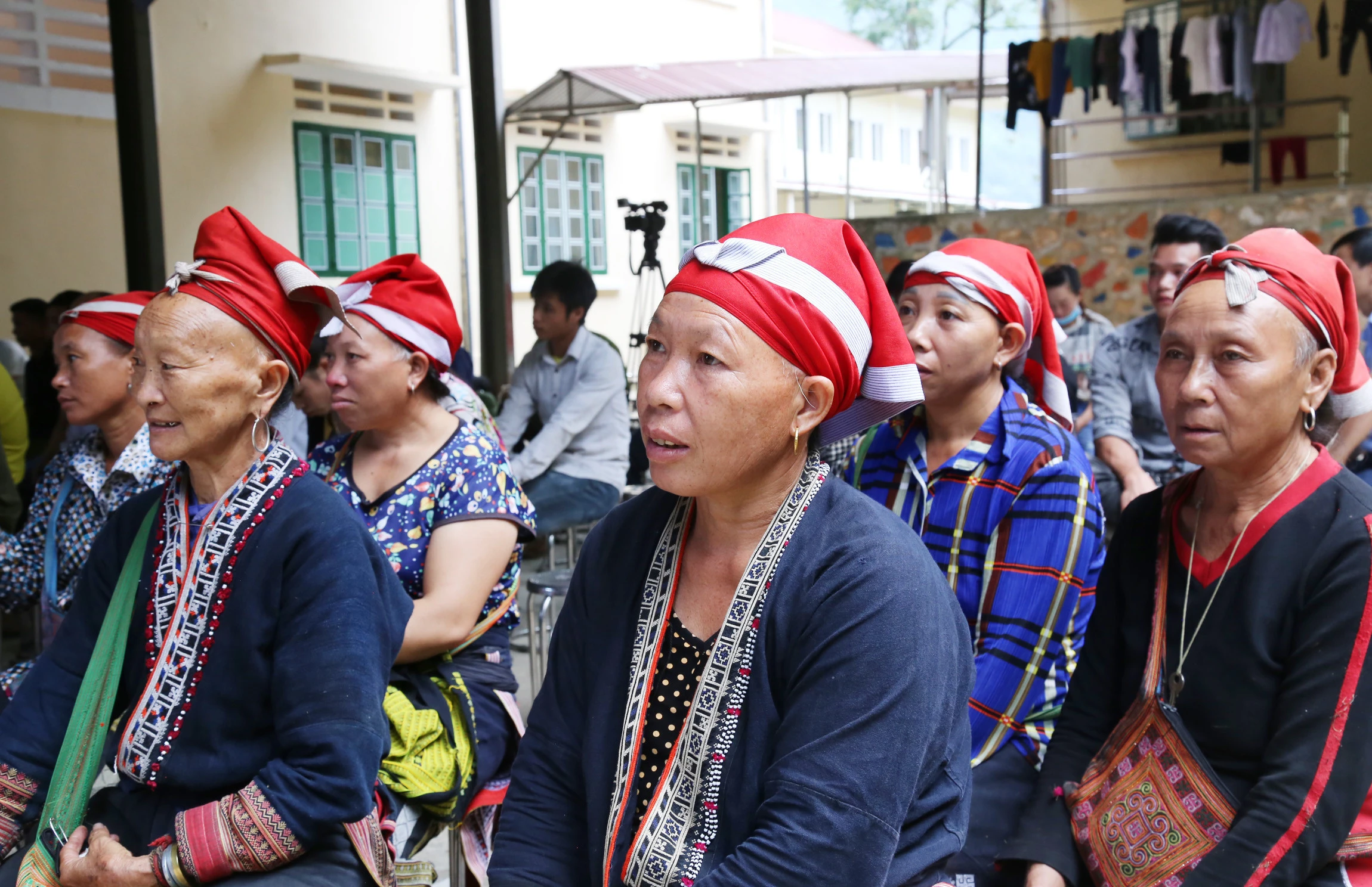 Gần 100 hộ dân vùng cao Tả Phời tham gia đối thoại chính sách phát triển lâm nghiệp ảnh 2 Gần 100 hộ dân vùng cao Tả Phời tham gia đối thoại chính sách phát triển lâm nghiệp ảnh 2