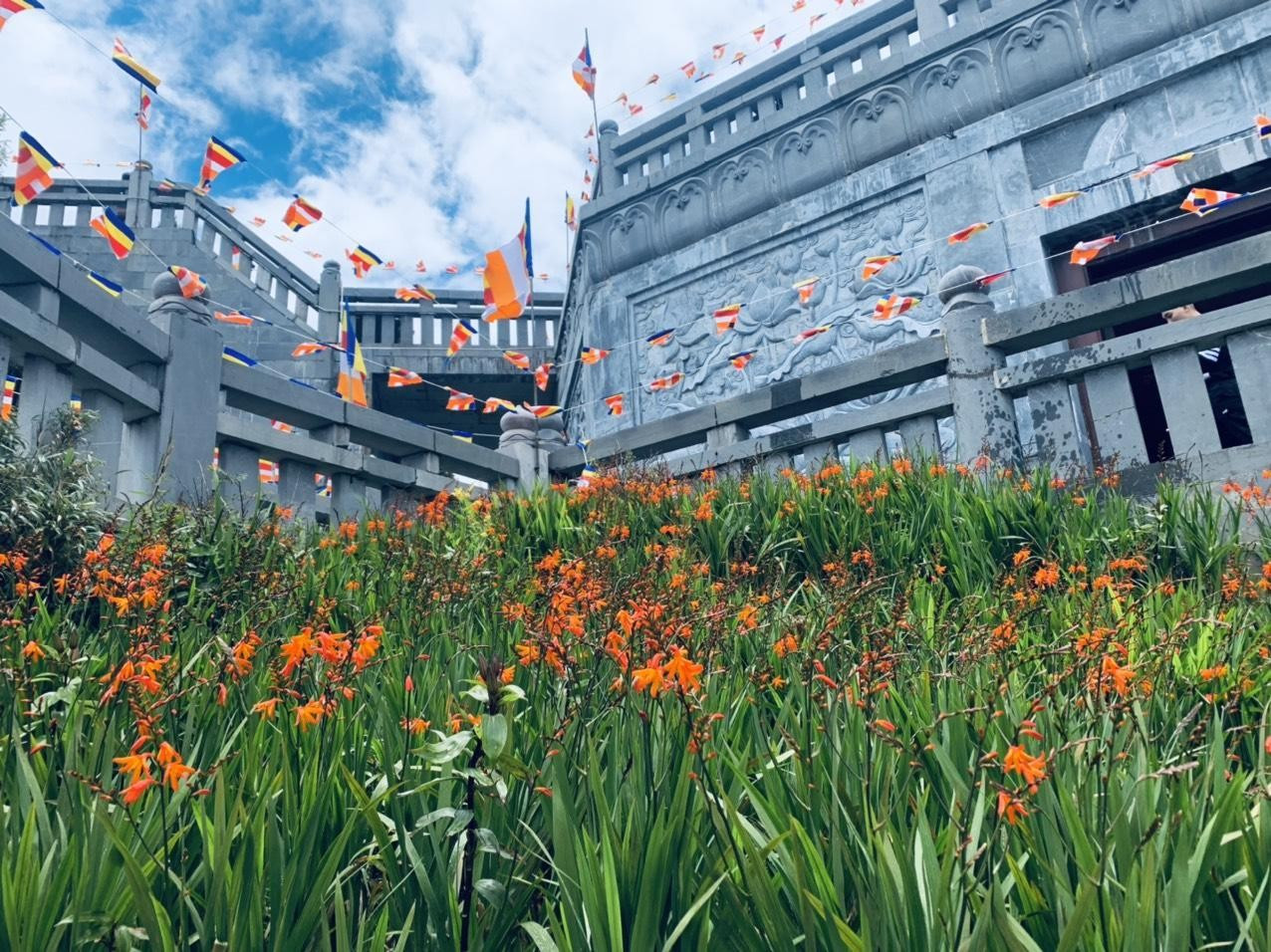 Mùa Vu Lan báo hiếu, phật tử tìm về đỉnh thiêng Fansipan bái Phật, cầu bình an tới đấng sinh thành ảnh 10 Mùa Vu Lan báo hiếu, phật tử tìm về đỉnh thiêng Fansipan bái Phật, cầu bình an tới đấng sinh thành ảnh 10