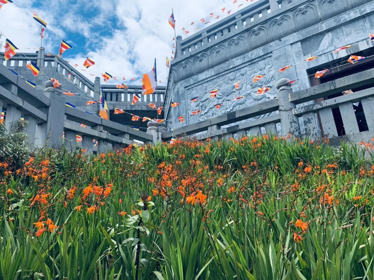 Mùa Vu Lan báo hiếu, phật tử tìm về đỉnh thiêng Fansipan bái Phật, cầu bình an tới đấng sinh thành ảnh 10