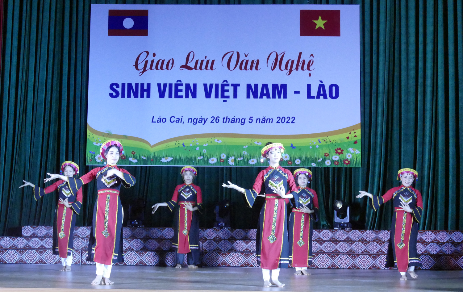Hấp dẫn Giao lưu văn nghệ sinh viên Việt Nam – Lào ảnh 9 Hấp dẫn Giao lưu văn nghệ sinh viên Việt Nam – Lào ảnh 9