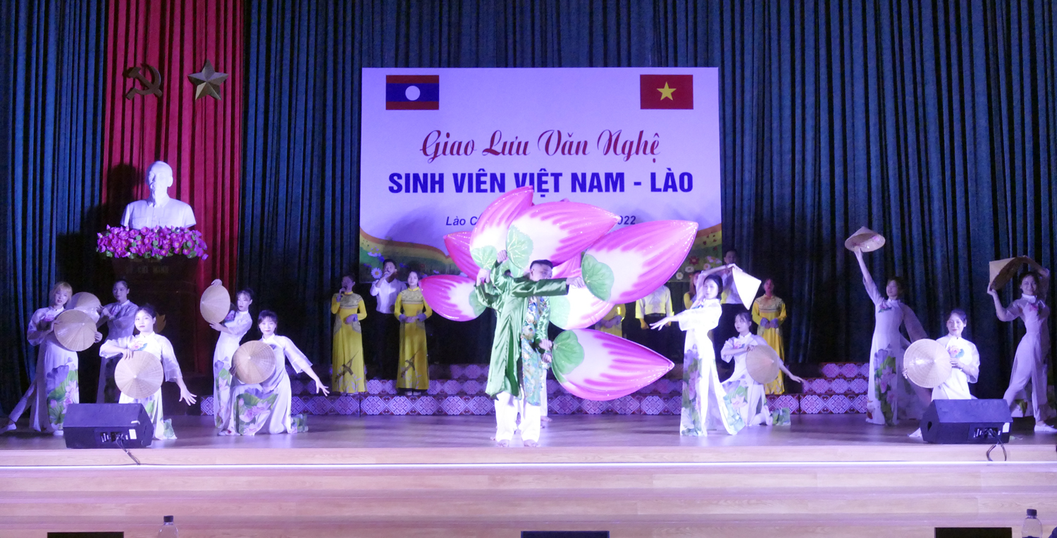 Hấp dẫn Giao lưu văn nghệ sinh viên Việt Nam – Lào ảnh 7 Hấp dẫn Giao lưu văn nghệ sinh viên Việt Nam – Lào ảnh 7