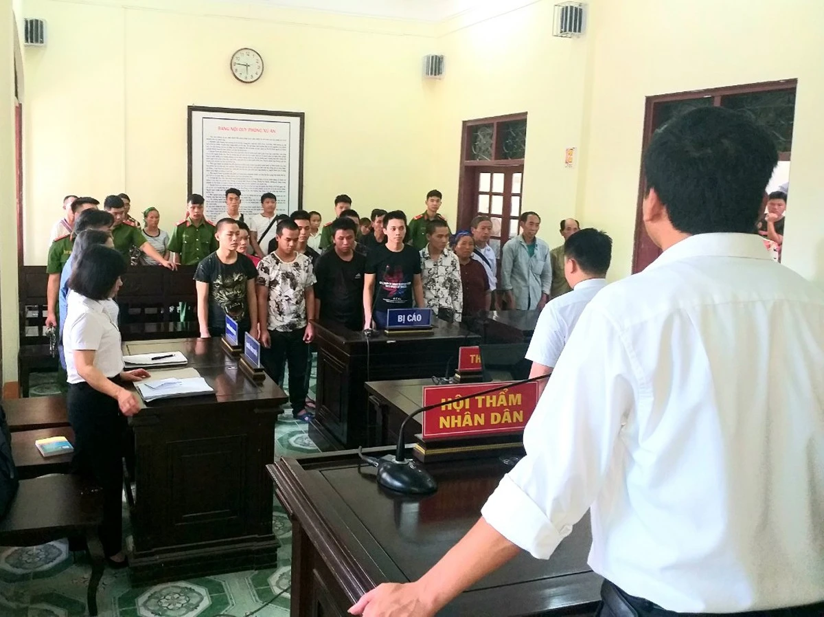 4 bị cáo tại phiên tòa sơ thẩm.
