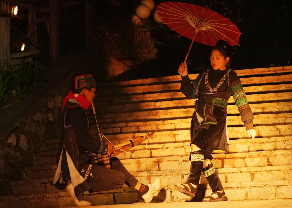 Hấp dẫn vở diễn thực cảnh đầu tiên về người Mông – sản phẩm mới của du lịch Lào Cai  ảnh 9