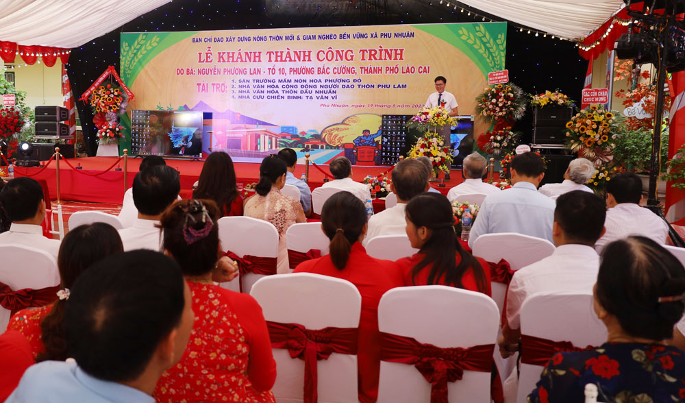 Trao tặng 4 công trình phúc lợi cho người dân xã Phú Nhuận ảnh 1 Trao tặng 4 công trình phúc lợi cho người dân xã Phú Nhuận ảnh 1