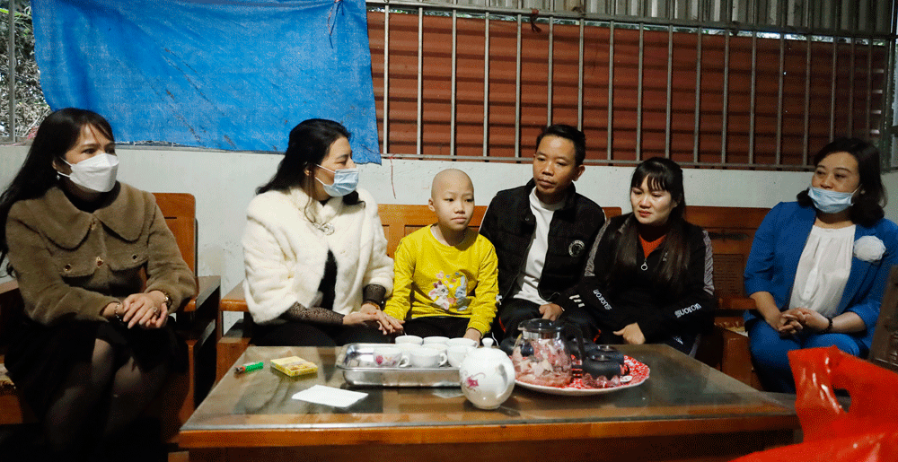 Phòng Giáo dục và Đào tạo thành phố Lào Cai vận động hơn 100 triệu đồng hỗ trợ học sinh mắc bệnh hiểm nghèo ảnh 1 Phòng Giáo dục và Đào tạo thành phố Lào Cai vận động hơn 100 triệu đồng hỗ trợ học sinh mắc bệnh hiểm nghèo ảnh 1