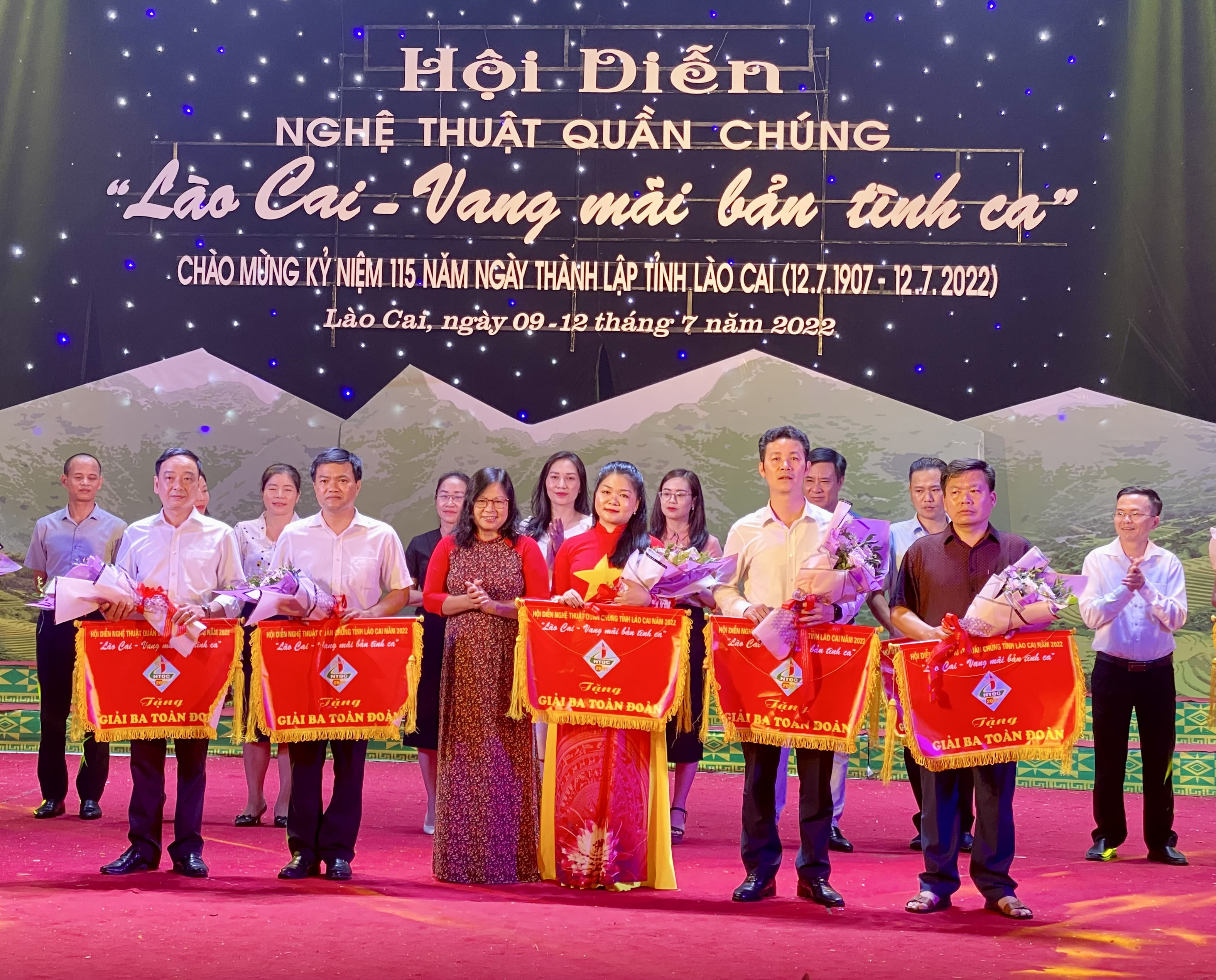 Bế mạc Hội diễn Nghệ thuật quần chúng tỉnh Lào Cai năm 2022 ảnh 4