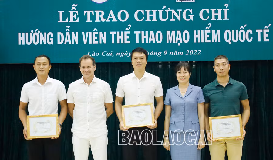 Trao chứng chỉ hướng dẫn viên thể thao mạo hiểm quốc tế ảnh 3 Trao chứng chỉ hướng dẫn viên thể thao mạo hiểm quốc tế ảnh 3