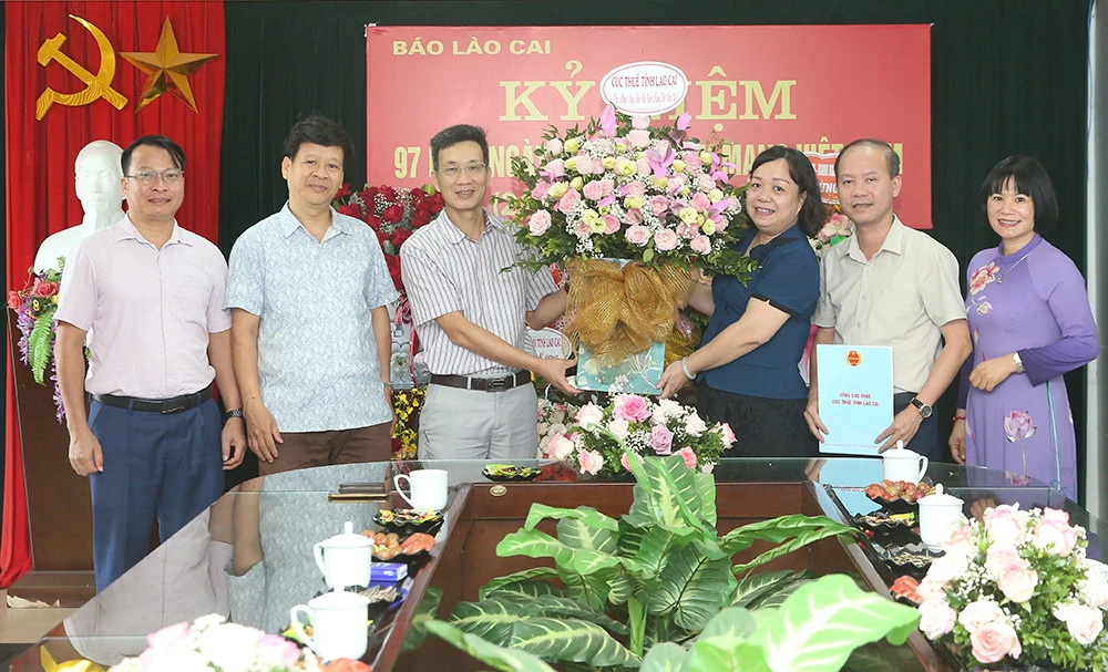 Các cơ quan, đơn vị, địa phương chúc mừng Báo Lào Cai nhân 97 năm Ngày Báo chí cách mạng Việt Nam ảnh 11 Các cơ quan, đơn vị, địa phương chúc mừng Báo Lào Cai nhân 97 năm Ngày Báo chí cách mạng Việt Nam ảnh 11