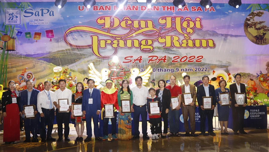 Sa Pa: Lung linh đêm hội trăng rằm ảnh 6