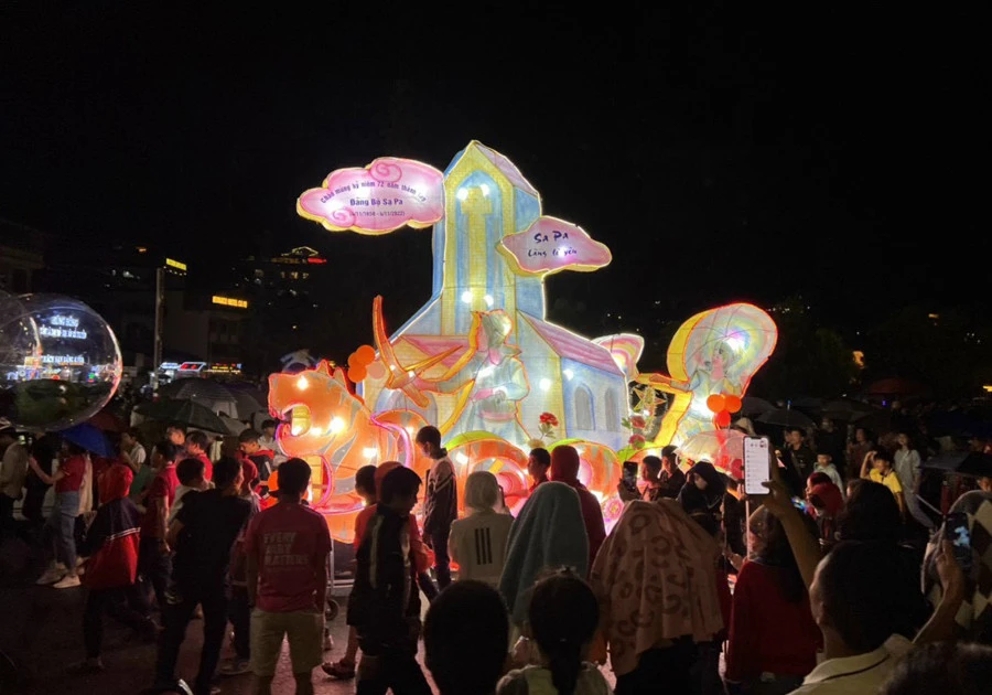 Sa Pa: Lung linh đêm hội trăng rằm ảnh 12