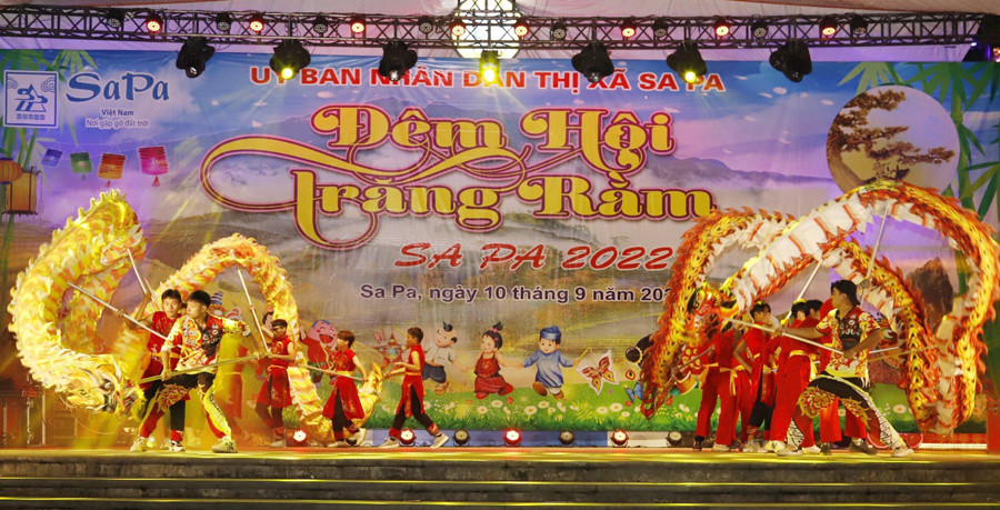 Sa Pa: Lung linh đêm hội trăng rằm ảnh 3 Sa Pa: Lung linh đêm hội trăng rằm ảnh 3