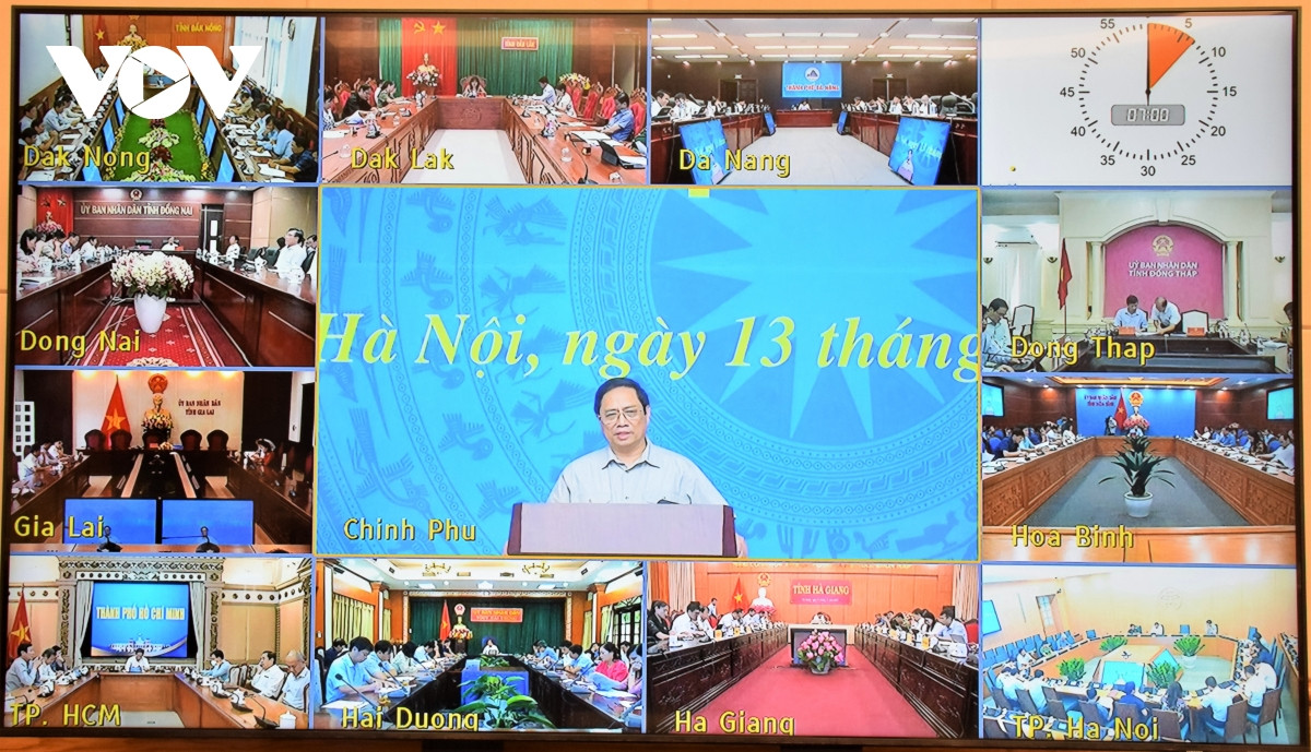 Phiên họp được tổ chức trực tuyến giữa đầu cầu Chính phủ với 63 tỉnh, thành phố trực thuộc Trung ương. Phiên họp được tổ chức trực tuyến giữa đầu cầu Chính phủ với 63 tỉnh, thành phố trực thuộc Trung ương.
