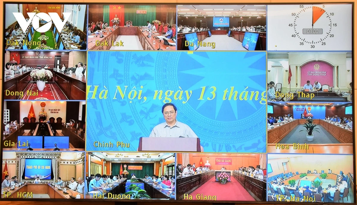 Phiên họp được tổ chức trực tuyến giữa đầu cầu Chính phủ với 63 tỉnh, thành phố trực thuộc Trung ương. Phiên họp được tổ chức trực tuyến giữa đầu cầu Chính phủ với 63 tỉnh, thành phố trực thuộc Trung ương.