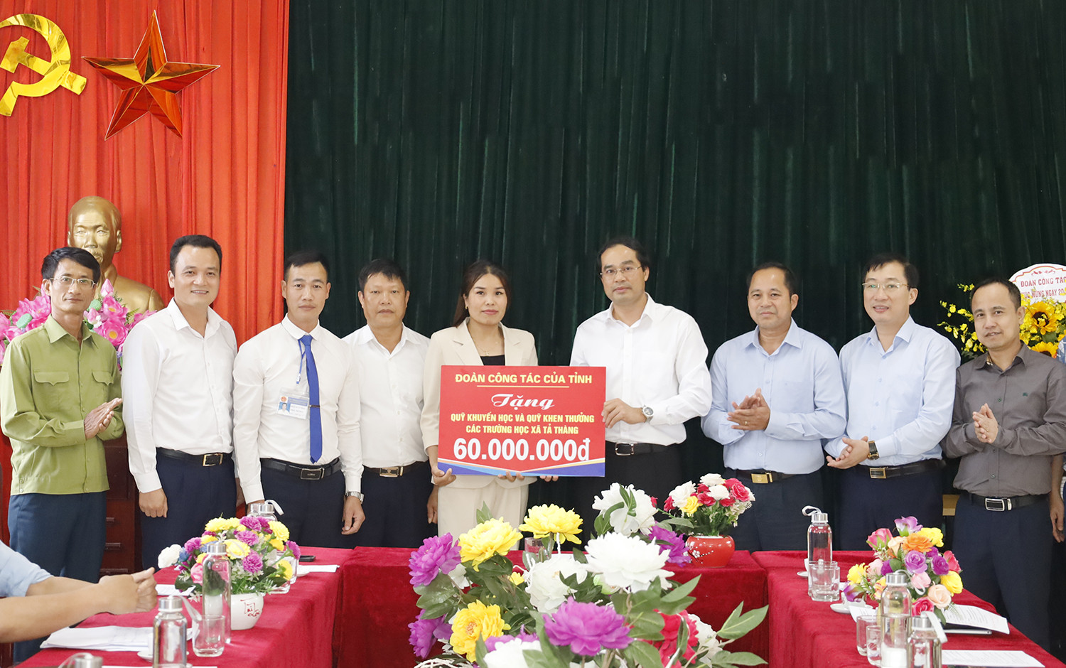 Chủ tịch UBND tỉnh Trịnh Xuân Trường thăm và làm việc tại xã La Pan Tẩn, Tả Thàng (huyện Mường Khương) ảnh 2