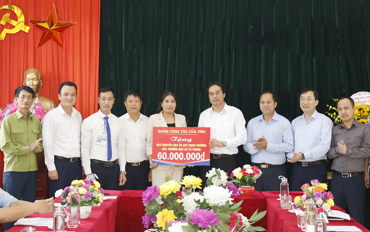 Chủ tịch UBND tỉnh Trịnh Xuân Trường thăm và làm việc tại xã La Pan Tẩn, Tả Thàng (huyện Mường Khương) ảnh 2