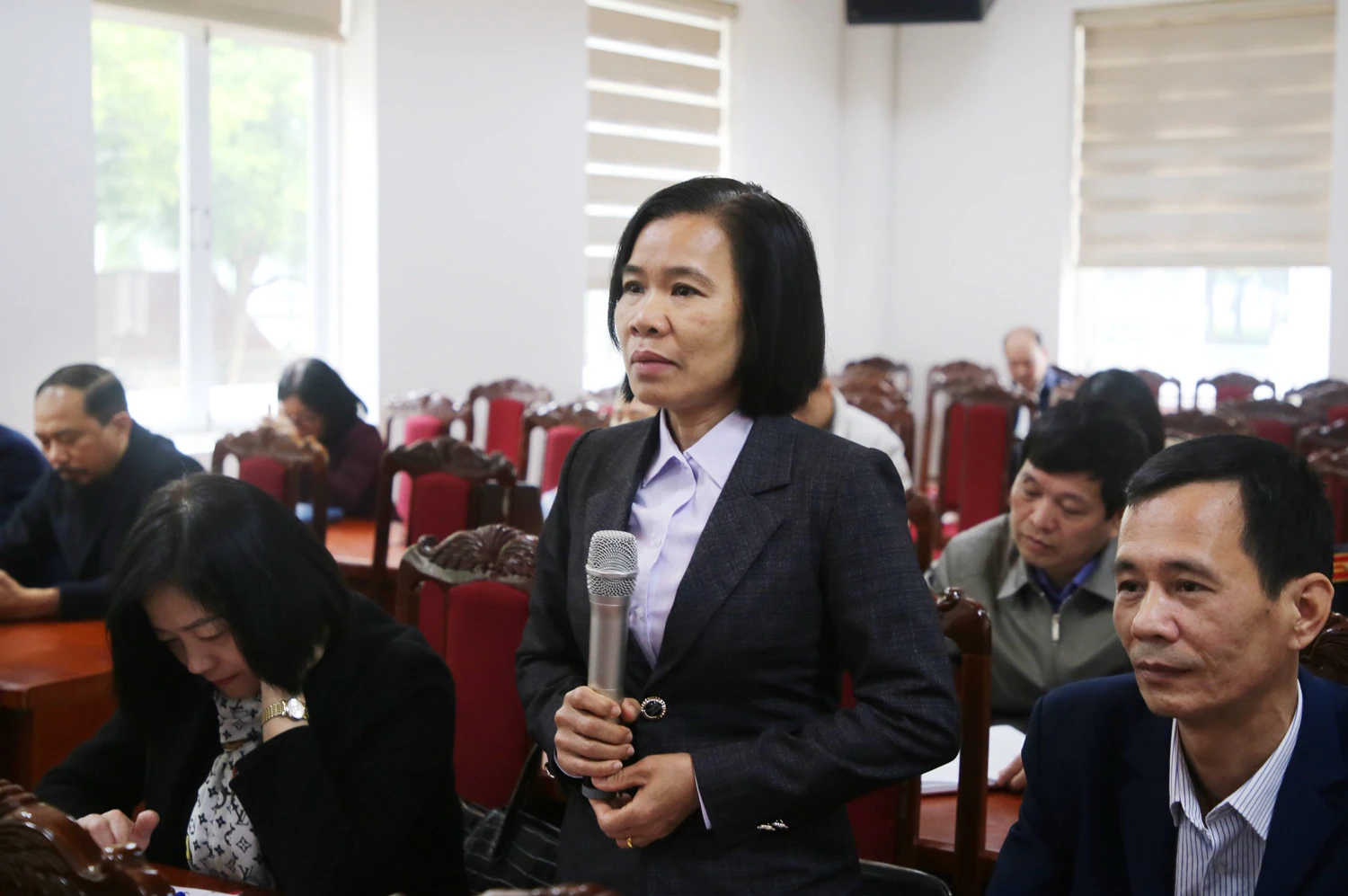 Đại biểu nêu ý kiến tại hội nghị.