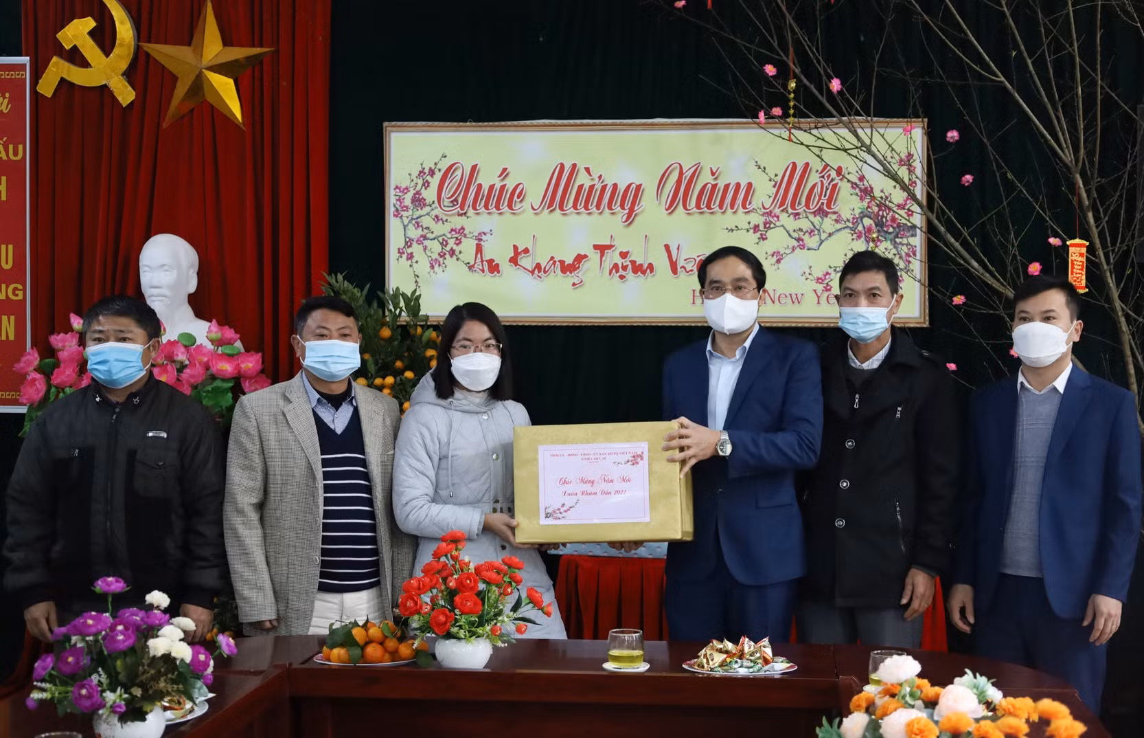 Chủ tịch UBND tỉnh Trịnh Xuân Trường thăm, tặng quà Tết tại huyện Mường Khương ảnh 11 Chủ tịch UBND tỉnh Trịnh Xuân Trường thăm, tặng quà Tết tại huyện Mường Khương ảnh 11