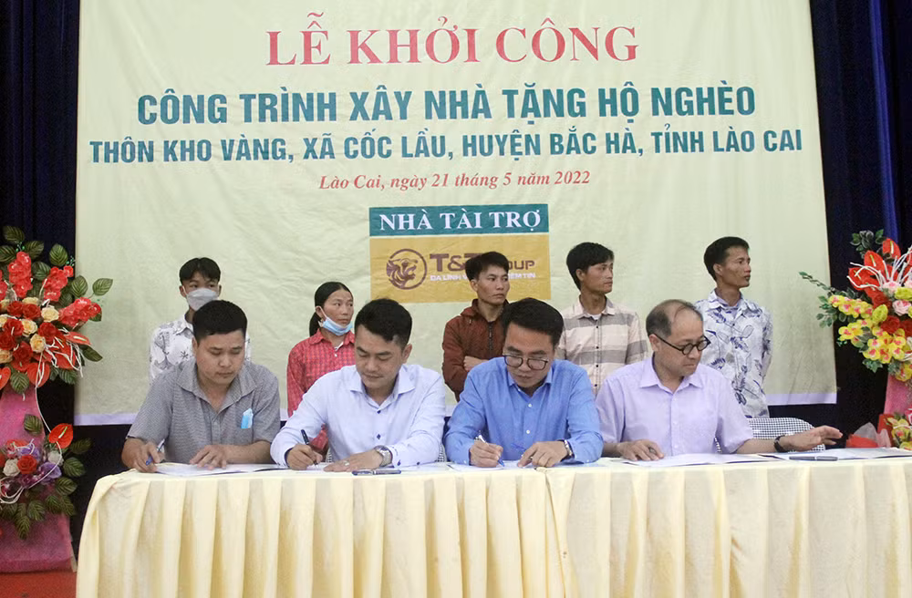 Khởi công xây dựng 5 nhà cho hộ nghèo xã Cốc Lầu ảnh 4 Khởi công xây dựng 5 nhà cho hộ nghèo xã Cốc Lầu ảnh 4