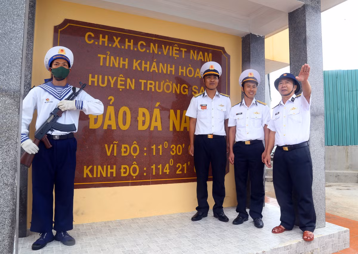 Hành trình mang quà Tết lên đảo Đá Nam (quần đảo Trường Sa) ảnh 12